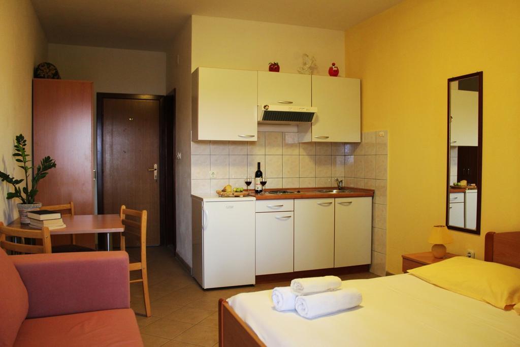 Apartments Ida Сучурай Экстерьер фото