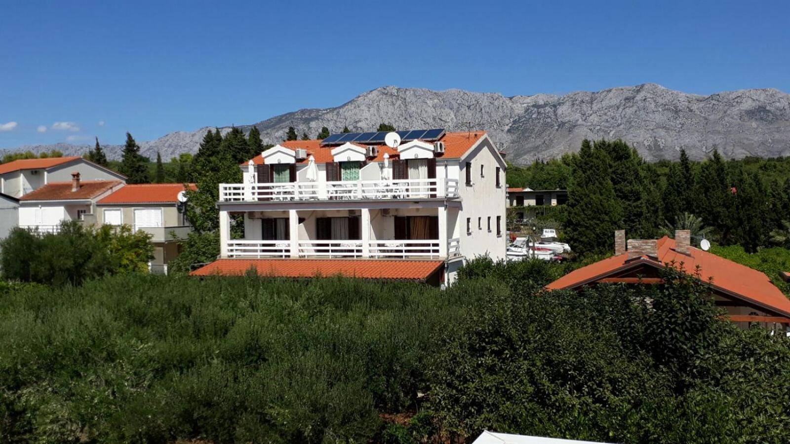 Apartments Ida Сучурай Экстерьер фото